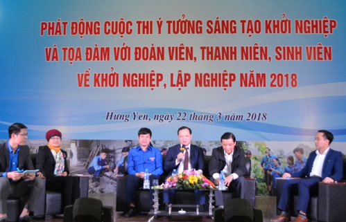  Ảnh 2: Phó Chủ tịch UBND tỉnh Hưng Yên Bùi Thế Cử chia sẻ với cán bộ, đoàn viên thanh niên về những chủ trương, chính sách của Tỉnh về thu hút đầu tư, thu hút nhân tài